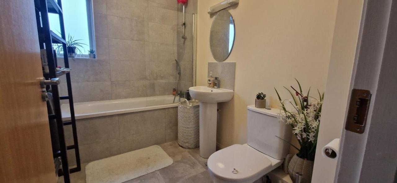 Miller'S Guest Room With Shared Bathroom 스워드 외부 사진