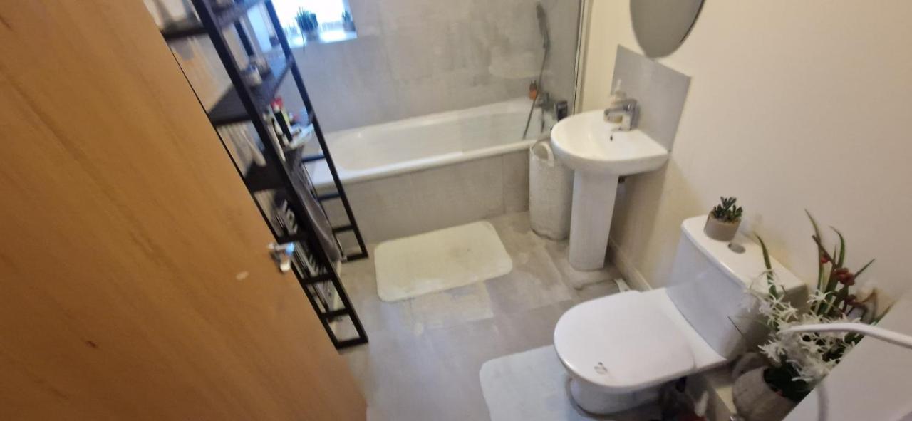 Miller'S Guest Room With Shared Bathroom 스워드 외부 사진